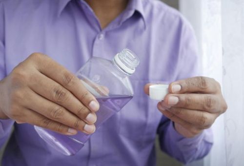 El enjuague bucal no sustituye al cepillado El enjuague bucal no sustituye al cepillado